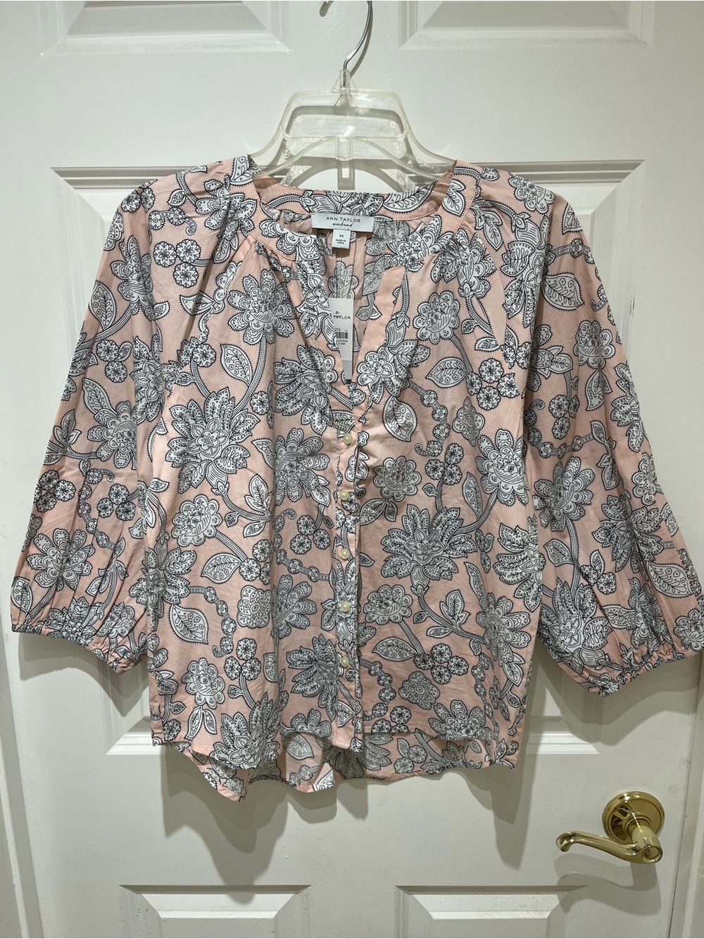 NWT Ann Taylor Pink Floral Button-Front Size XS